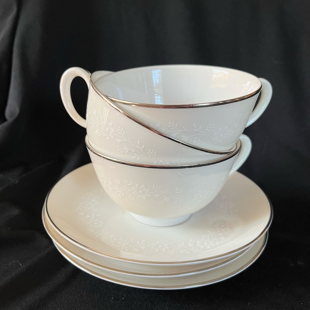 Noritake Cream and Silver Floral Mug Set